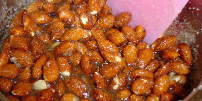 торт с шоколадным кремом и пралине