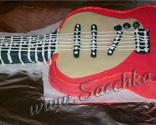 Торт в виде гитары