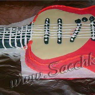 Торт в виде гитары