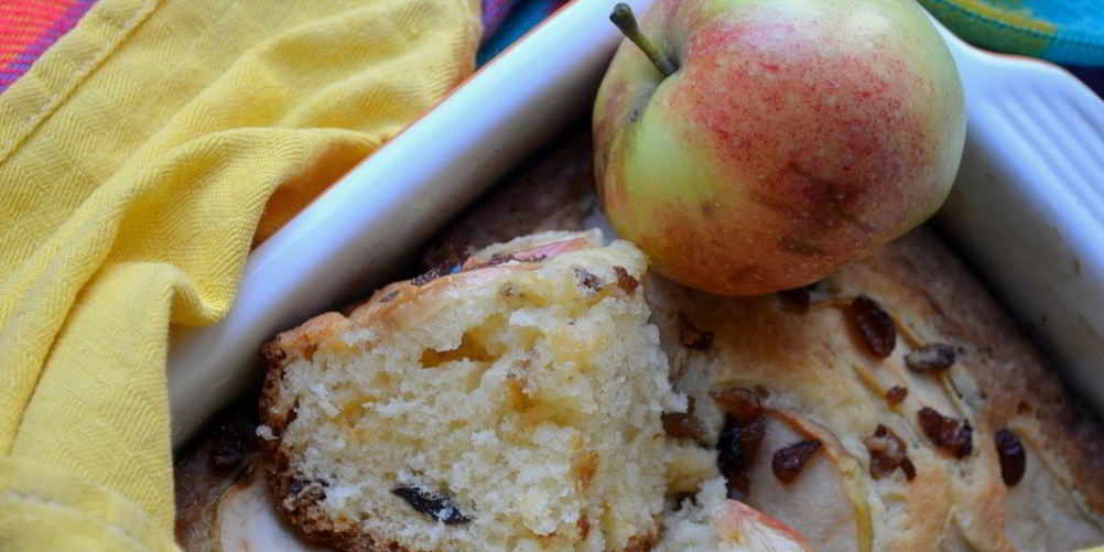 Рецепт яблочный бисквит с изюмом