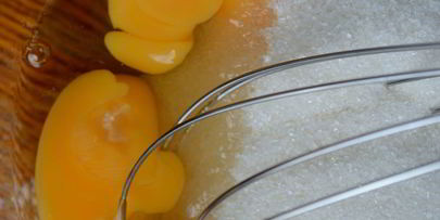 яблочный бисквит с изюмом