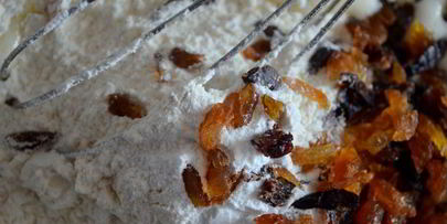 яблочный бисквит с изюмом