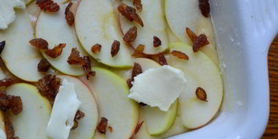 яблочный бисквит с изюмом