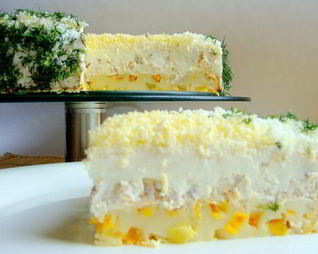 Закусочный сырно-сливочный торт с курицей