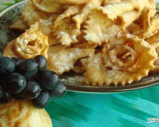 Вкусный хворост, тающий во рту