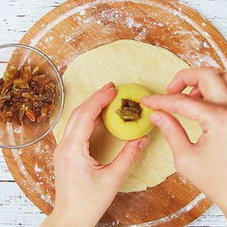 Яблоки в тесте