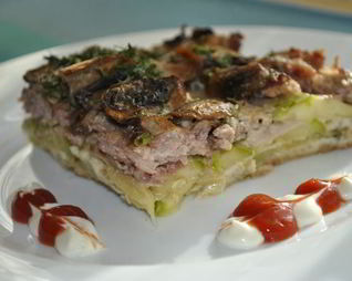 Кабачковая запеканка с мясом и грибами
