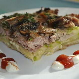 Кабачковая запеканка с мясом и грибами