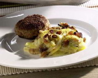 Картофельная запеканка с изюмом и орешками