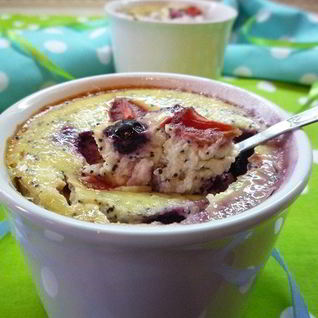 Маковая запеканка с черной смородиной