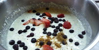 маковая запеканка с черной смородиной