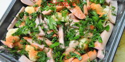 нежная запеканка из цветной капусты в духовке с сосисками