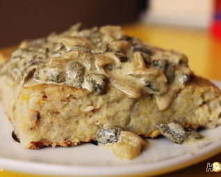 Овощная запеканка с грибной подливой