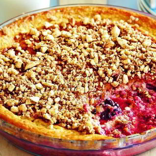 Простая запеканка с ягодами