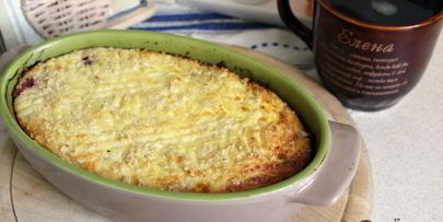 творожная запеканка с овсяными хлопьями и вишней