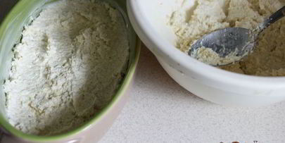 творожная запеканка с овсяными хлопьями и вишней