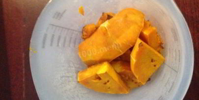 творожная запеканка с замороженными ягодами и тыквой