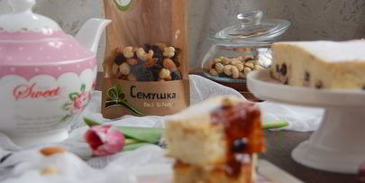 воздушная запеканка с изюмом и орешками