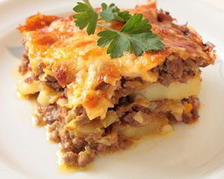Запеканка из говяжьего фарша с луком-пореем и картофелем