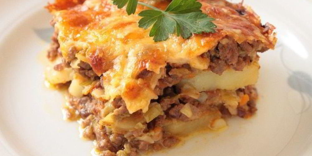 Рецепт запеканка из говяжьего фарша с луком-пореем и картофелем