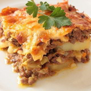 Запеканка из говяжьего фарша с луком-пореем и картофелем