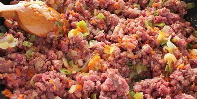 запеканка из говяжьего фарша с луком-пореем и картофелем