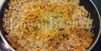 запеканка из кабачков и фарша под сырно-яичной заливкой