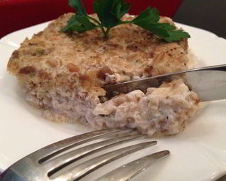 Запеканка из полбы под сливками с соусом болоньезе