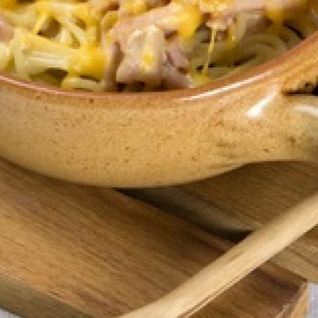 Запеканка из спагетти с сырным соусом