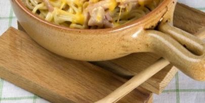 запеканка из спагетти с сырным соусом