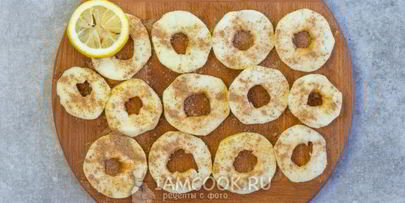 жареные яблоки в тесте