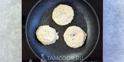 жареные яблоки в тесте