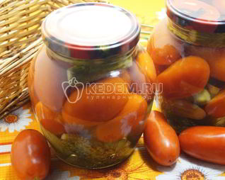 Ассорти из огурцов и помидоров на зиму