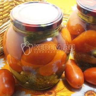 Ассорти из огурцов и помидоров на зиму