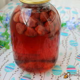 Компот из клубники на зиму