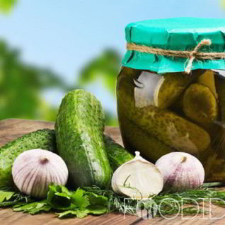 Квашеные огурцы в банках
