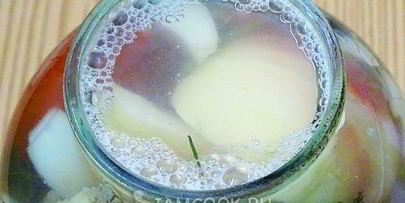 квашеные помидоры в банках