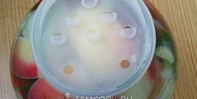 квашеные помидоры в банках