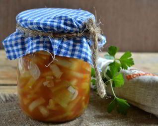 Лук в томатной заливке на зиму