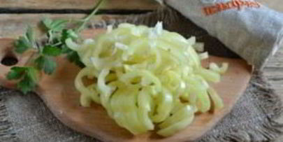 лук в томатной заливке на зиму