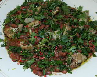 Фасоль с маринованными артишоками