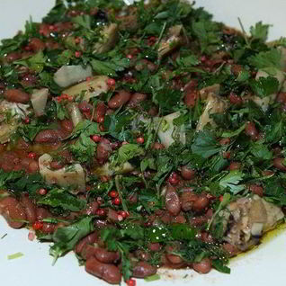 Фасоль с маринованными артишоками