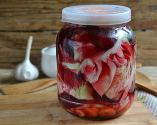 Капуста, маринованная со свеклой по-грузински