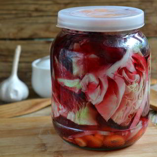 Капуста, маринованная со свеклой по-грузински