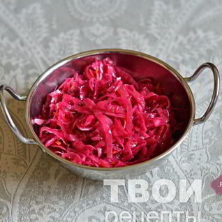 Капуста маринованная со свеклой