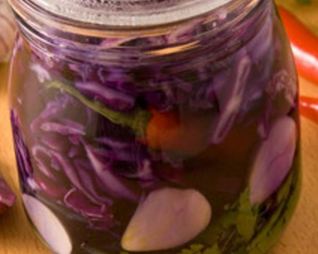Маринованная капуста с хреном и чесноком