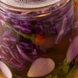 Маринованная капуста с хреном и чесноком