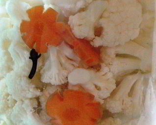 Маринованная цветная капуста с морковью