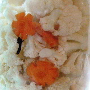 Маринованная цветная капуста с морковью