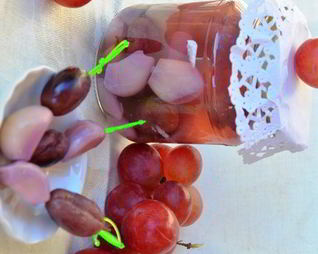 Маринованный чеснок с виноградом